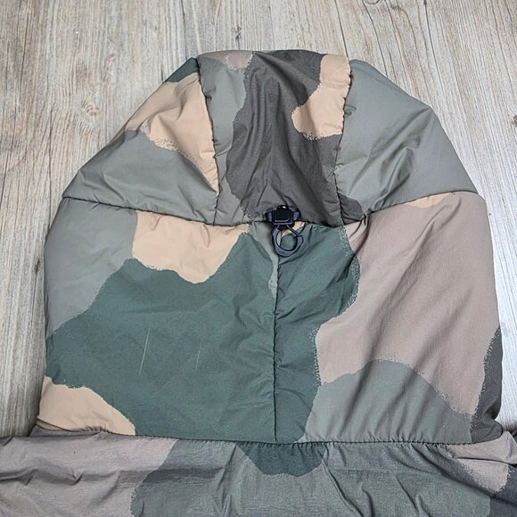 NWT Mountain Hardwear Stretchdown Poncho Size S/M Camo Camping - Picture 11 of 11